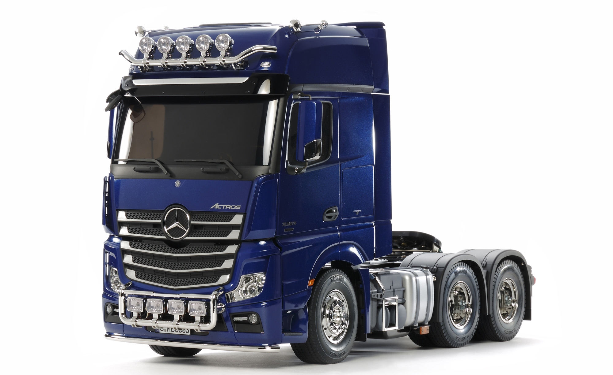 Artikel-Bild-56354 Tamiya Actros 3363 Pearl blue lackiert Bausatz